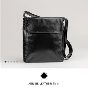 M0851 foldover messenger back, black leather
